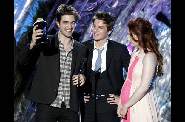 AP - Mejor pelea: Robert Pattinson vs Xavier Samuel y Bryce Dallas Howard, The Twilight Saga: Eclipse.