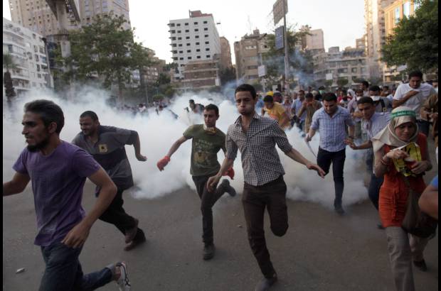 AP - Siguen los enfrentamientos en Egipto entre seguidores del derrocado presidente Mohammed Morsi y la polic&#237;a.