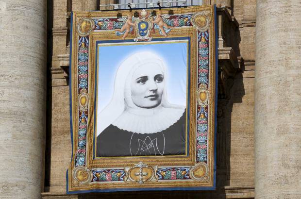 Reuters - El Papa Francisco proclam&#243; a los primeros santos de su pontificado, entre ellos a la Madre Laura Montoya.