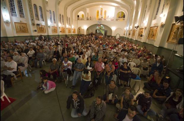 Edwin Bustamante - En las primeras filas de la iglesia se ubicaron las hermanas de la congregaci&#243;n acompa&#241;adas de algunos de sus familiares.