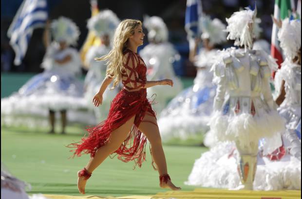 AFP - Los rumores sobre el segundo embarazo de Shakira siguen circulando por redes sociales. Algunos medios de comunicaci&#243;n confirmaron que fuentes allegadas a la barranquillera dijeron que s&#237; est&#225; embarazada, pero hasta el momento la noticia no se ha hecho oficial. El rumor comenz&#243; despu&#233;s de la presentaci&#243;n de Shakira en la clausura del Mundial Brasil 2014.