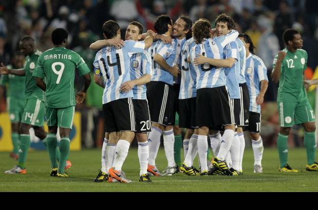 AP - Argentina, en el Grupo B, volvió a mostrar los mismos altibajos que había tenido en la eliminatoria suramericana y que generaron críticas de la prensa y los hinchas.