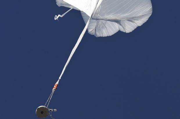 AP - El globo tripulado ser&#225; el m&#225;s grande que se haya empleado jam&#225;s, y llegar&#225; a medir hasta 180 metros de altura en una de las fases de la ascensi&#243;n.