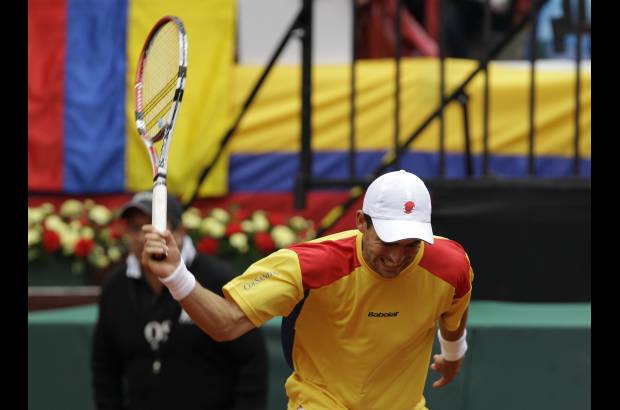 Fernando Vergara, AP-Bogotá - El desconsuelo de Santiago Giraldo tras la derrota ante el estadounidense Mardy Fish por la Copa Davis.