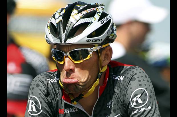 Foto Reuters - Nike termin&#243; su contrato con Lance Armstrong, quien renunci&#243; a Livestrong