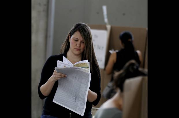 Donaldo Zuluaga - En el Palacio de Exposiciones, las mujeres ejercieron su derecho al voto en las diferentes mesas que estuvieron dispuestas para las elecciones al Senado, C&#225;mara y Parlamento Andino.