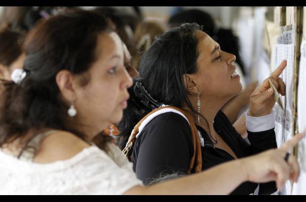 Donaldo Zuluaga - En el Palacio de Exposiciones, las mujeres ejercieron su derecho al voto en las diferentes mesas que estuvieron dispuestas para las elecciones al Senado, C&#225;mara y Parlamento Andino.