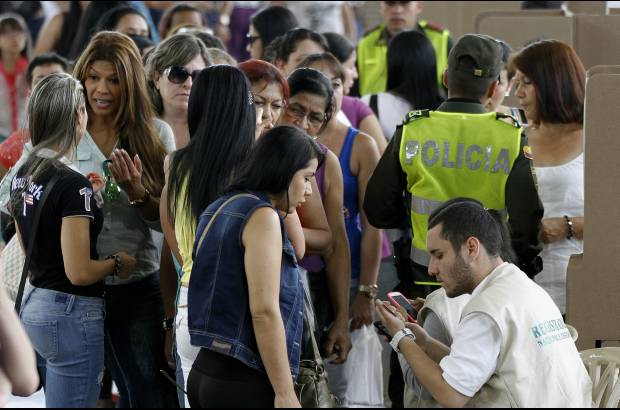 Donaldo Zuluaga - En el Palacio de Exposiciones, las mujeres ejercieron su derecho al voto en las diferentes mesas que estuvieron dispuestas para las elecciones al Senado, C&#225;mara y Parlamento Andino.