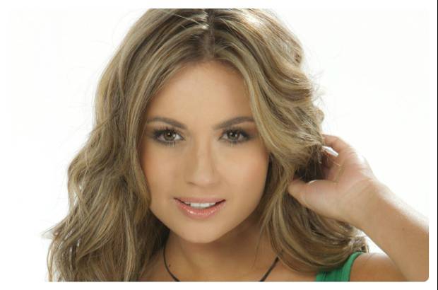 Cortes&#237;a Canal RCN - La bella paisa Sara Uribe. As&#237;, la modelo y comunicadora social es la &#250;ltima de las &quot;chicas superpoderosas&quot; que se mantiene en el programa.
