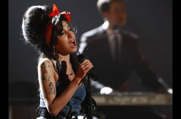 Reuters - El servicio de ambulancias de Londres acudi&#243; a su apartamento pero no se pudo hacer nada por salvar su vida.