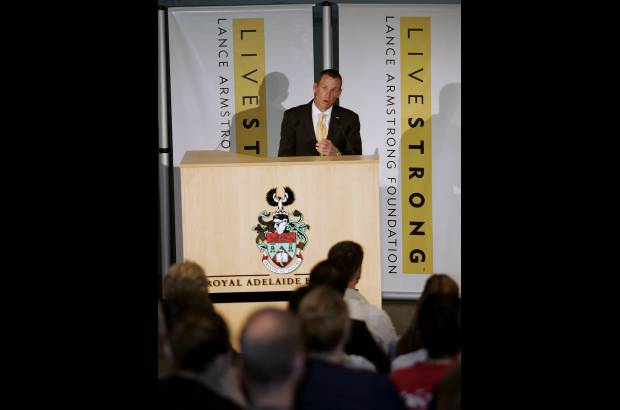 Foto AP - Otra imagen de la rueda de prensa que dio en Adelaida para hablar de la lucha contra el c&#225;ncer por medio de la Fundaci&#243;n Livestrong.