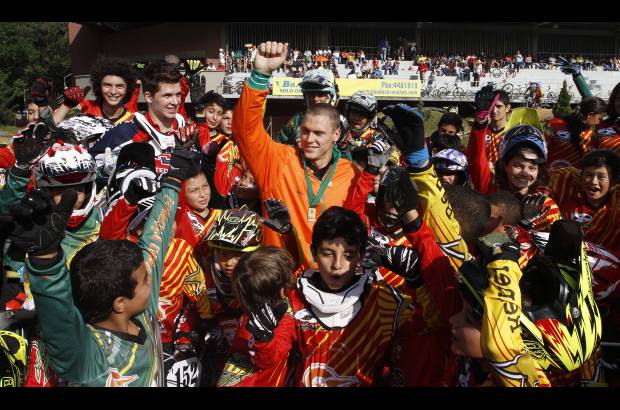 Donaldo Zuluaga - Los niños acogieron con mucho cariño a Strombergs, en Envigado.