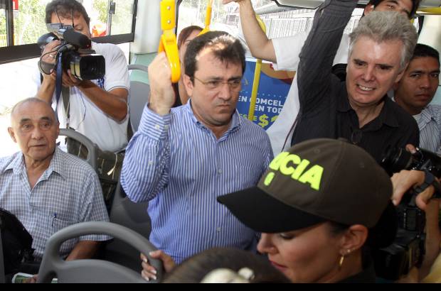 Julio C&#233;sar Herrera - Pasadas las ocho de la ma&#241;ana se dio el pitazo de apertura cuando el alcalde de Medell&#237;n, Alonso Salazar, el gerente del Metro, Ramiro M&#225;rquez, y el ministro de Transporte, Germ&#225;n Cardona lo pongan -de manera oficial- en funcionamiento para la comunidad.