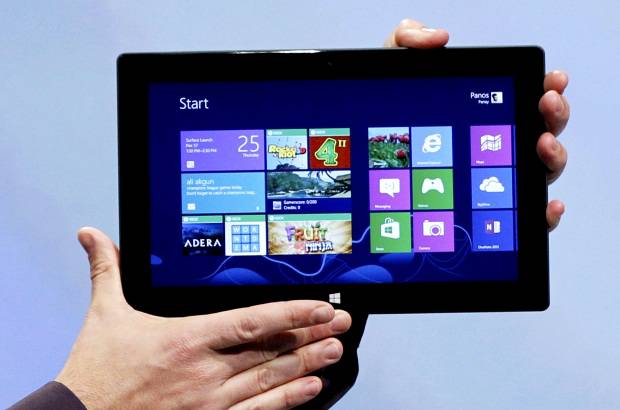 Reuters - Microsoft aprovechó el lanzamiento de Windows 8 para lanzar al mercado su propia tableta, llamada Surface.