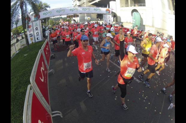 Esteban Jaramillo y Sebastián Salazar - Más de 10 mil competidores se dieron cita en esta histórica cita deportiva que se corría en las modalidades de 5, 10, 21 y 42 kilómetros.