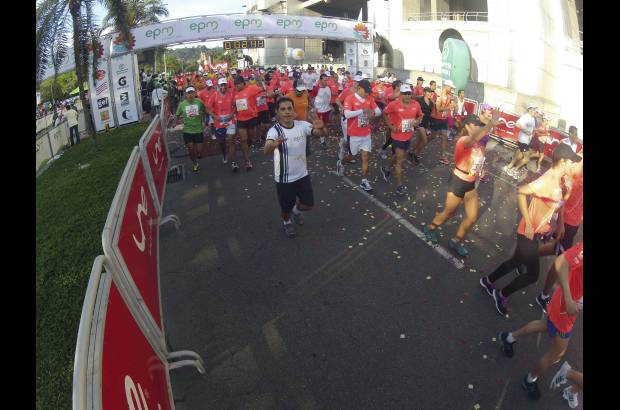 Esteban Jaramillo y Sebastián Salazar - Más de 10 mil competidores se dieron cita en esta histórica cita deportiva que se corría en las modalidades de 5, 10, 21 y 42 kilómetros.