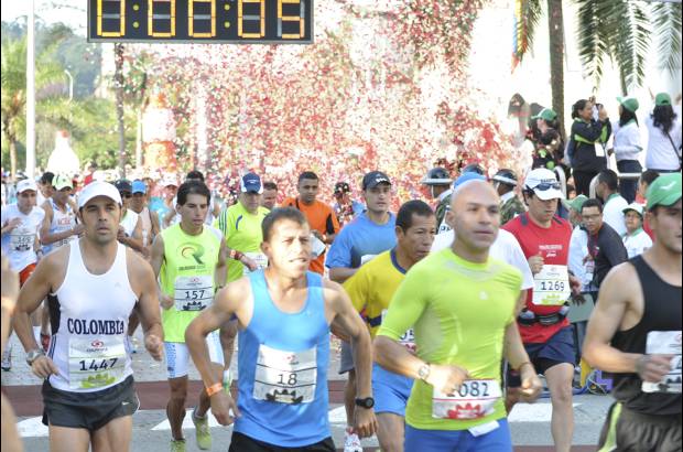 Esteban Jaramillo y Sebastián Salazar - Más de 10 mil competidores se dieron cita en esta histórica cita deportiva que se corría en las modalidades de 5, 10, 21 y 42 kilómetros.