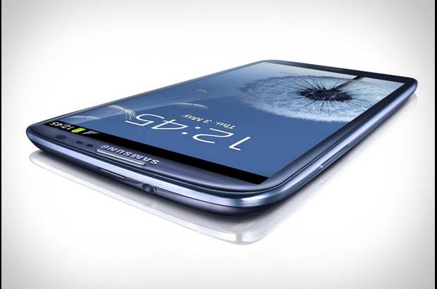 Cortes&#237;a - Considerado como un smartphone de alta gama, el Samsung Galaxy SIII, se destaca por la navegabilidad, la posibilidad de la interacci&#243;n en redes sociales, la reproducci&#243;n de m&#250;sica y la descarga y el compartir archivos con otro tipo de equipos.