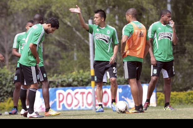 Hern&#225;n Vanegas - Las correcciones se hacen en la cancha y la camarader&#237;a es clave en el funcionamiento del verde.