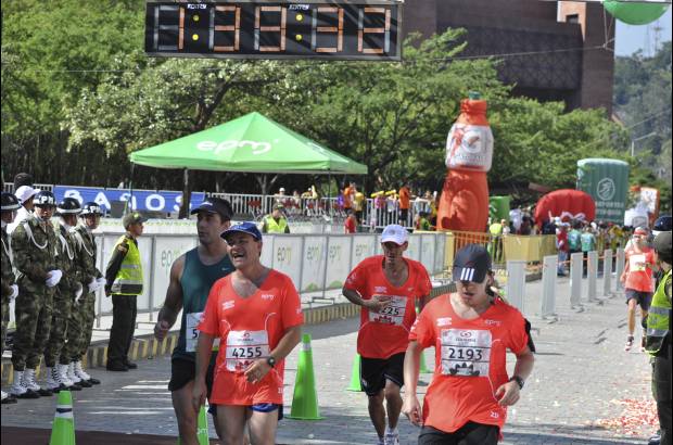 Esteban Jaramillo y Sebasti&#225;n Salazar - M&#225;s de 10 mil competidores se dieron cita en esta hist&#243;rica cita deportiva que se corr&#237;a en las modalidades de 5, 10, 21 y 42 kil&#243;metros.