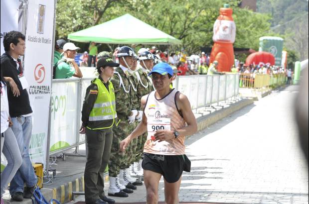 Esteban Jaramillo y Sebasti&#225;n Salazar - M&#225;s de 10 mil competidores se dieron cita en esta hist&#243;rica cita deportiva que se corr&#237;a en las modalidades de 5, 10, 21 y 42 kil&#243;metros.