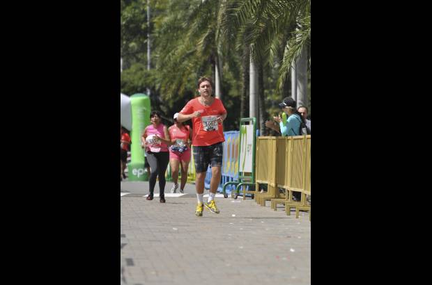 Esteban Jaramillo y Sebasti&#225;n Salazar - M&#225;s de 10 mil competidores se dieron cita en esta hist&#243;rica cita deportiva que se corr&#237;a en las modalidades de 5, 10, 21 y 42 kil&#243;metros.