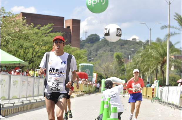 Esteban Jaramillo y Sebasti&#225;n Salazar - M&#225;s de 10 mil competidores se dieron cita en esta hist&#243;rica cita deportiva que se corr&#237;a en las modalidades de 5, 10, 21 y 42 kil&#243;metros.