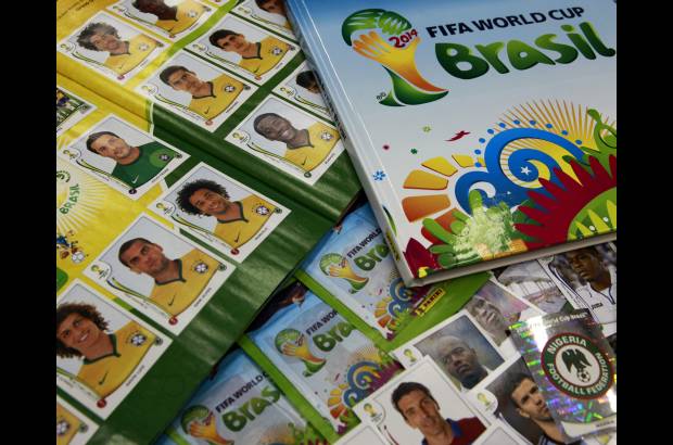 Reuters - La afición de llenar el álbum se incrementa a medida que se acerca la fecha del Mundial Brasil 2014.