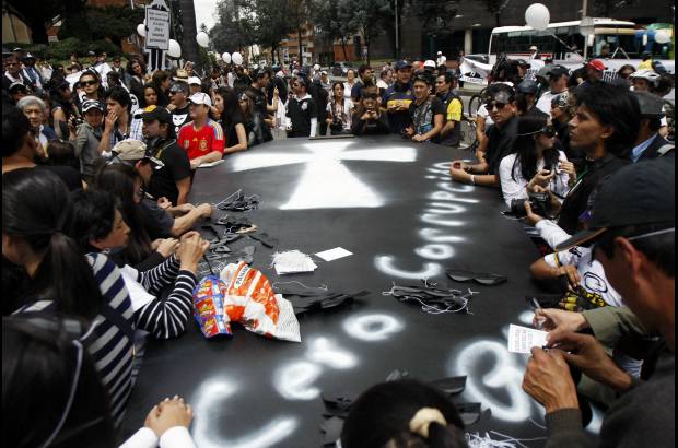 Colprensa - Las denuncias contra la corrupci&#243;n dieron nacimiento al movimiento ciudadano de resistencia civil Manos limpias.