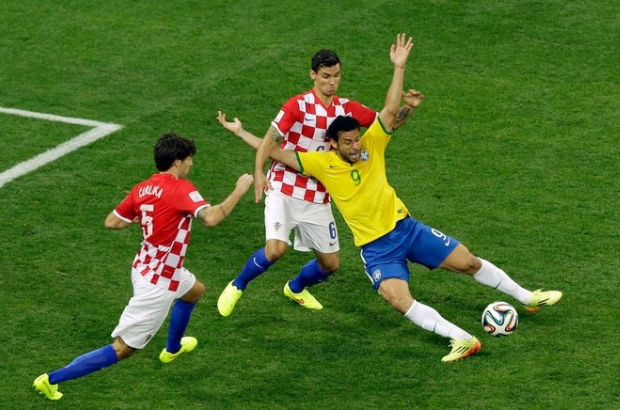 - El penalti inventado por Fred, de Brasil, ante Croacia.