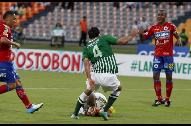 HENRY AGUDELO - El juego no se disput&#243; a puerta cerrada, pero s&#237; con poco p&#250;blico debido a que muchos no acataron la sanci&#243;n de no ir con la camiseta del equipo y tuvieron que devolverse en la entrada.