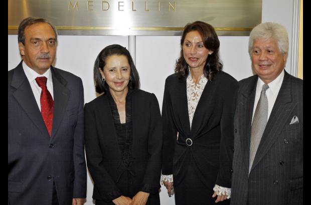 David Sánchez Mejía - De izquierda a derecha, Luis Alfredo Ramos, gobernador de Antioquia; Lina Moreno de Uribe, Mary Ruiz Farage y su esposo Tony Ruiz, gerente del hotel.