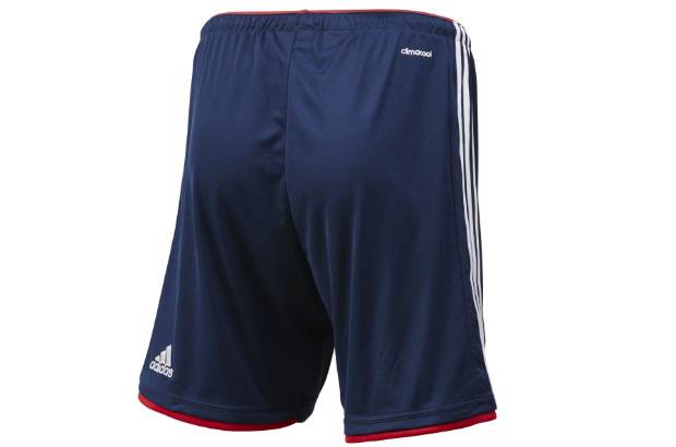 CORTESÍA ADIDAS - La pantaloneta es de color azul oscura y la medias rojas, uno de los cambios más significativos en cuanto al uniforme usado en Italia 90'.
