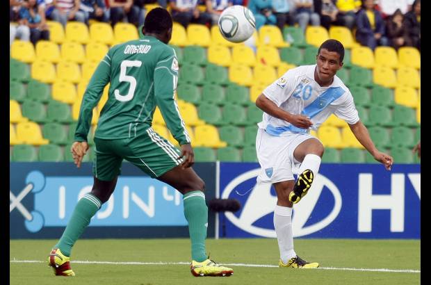 Colprensa - Los centroamericanos subieron sus líneas y presionaron a Nigeria en su campo.