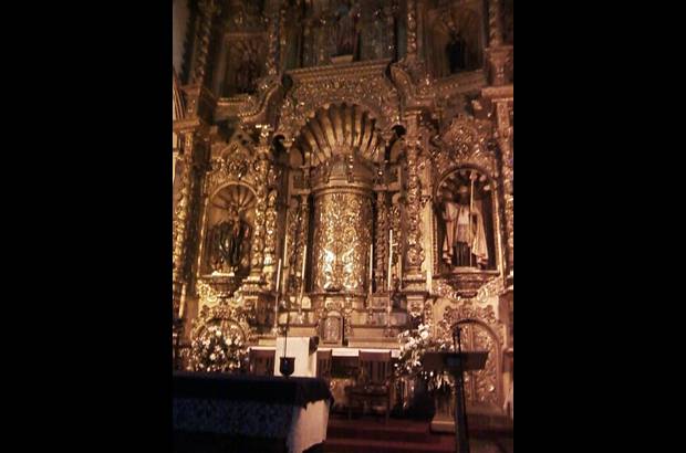 Nels&#243;n Matta - El Altar de Oro, una joya arquitect&#243;nica del Casco Urbano, dentro de una de sus iglesias.