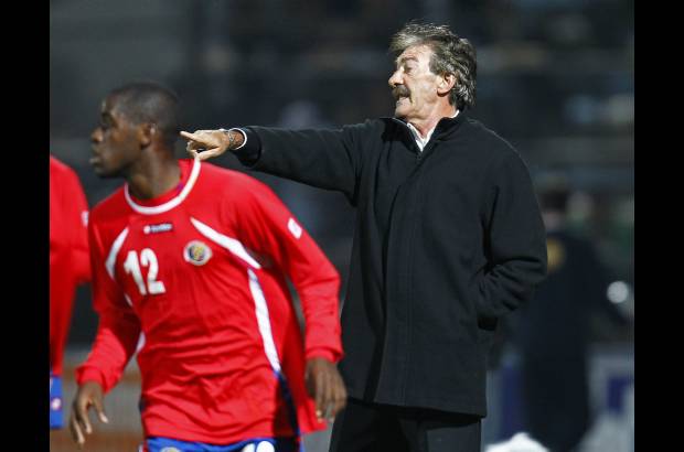 Reuters - El seleccionador de Costa Rica, Ricardo La Volpe, dijo que &quot;la velocidad y el f&#250;tbol de (Joel) Cambell desorientaron a Bolivia en la segunda parte&quot;.