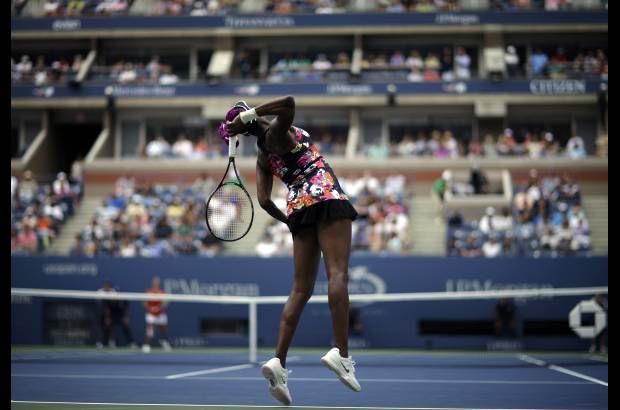 AP - Venus Williams juega en la primera ronda del US Open 2013.