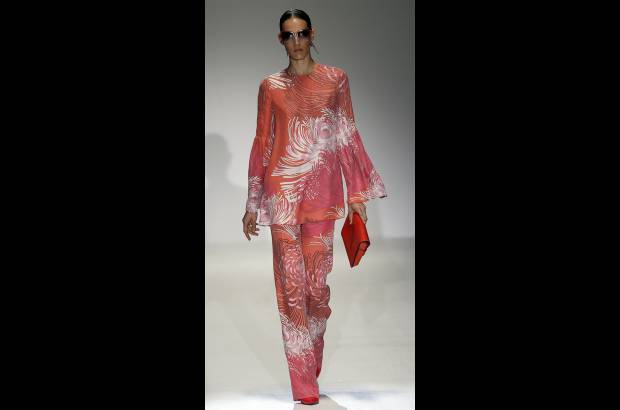 Foto Reuters - La compa&#241;&#237;a de art&#237;culos de lujo Gucci present&#243; su nueva colecci&#243;n, en la Semana de la Moda de Mil&#225;n, Italia. Una propuesta con colores fuertes, vibrantes y energ&#233;ticos.