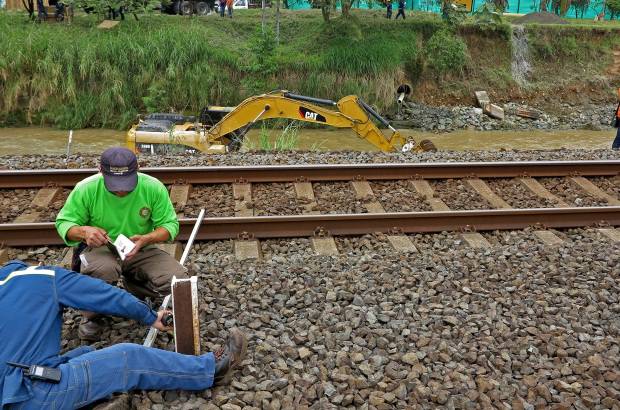 Fotos: Henry Agudelo - Personal del Metro afirm&#243; que no se ten&#237;a noticia de otra posible emergencia, aunque expertos afirman que la temporada de lluvias puede agravar esta clase de problemas.