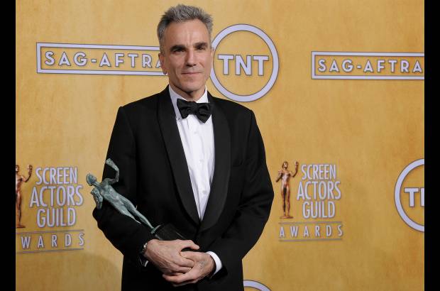 FOTO AP - Daniel Day-Lewis se llev&#243; el galard&#243;n de mejor actor, tal y como estaba previsto, por su papel de Lincoln.