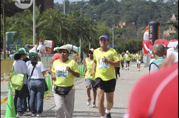Esteban Jaramillo y Sebastián Salazar - Más de 10 mil competidores se dieron cita en esta histórica cita deportiva que se corría en las modalidades de 5, 10, 21 y 42 kilómetros.