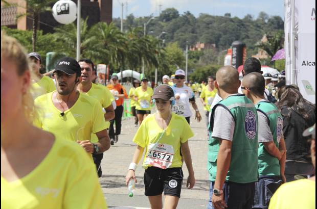 Esteban Jaramillo y Sebastián Salazar - Más de 10 mil competidores se dieron cita en esta histórica cita deportiva que se corría en las modalidades de 5, 10, 21 y 42 kilómetros.