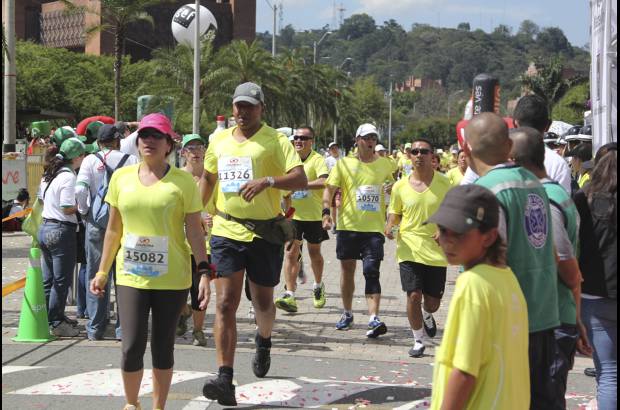 Esteban Jaramillo y Sebastián Salazar - Más de 10 mil competidores se dieron cita en esta histórica cita deportiva que se corría en las modalidades de 5, 10, 21 y 42 kilómetros.
