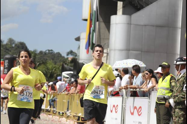 Esteban Jaramillo y Sebastián Salazar - Más de 10 mil competidores se dieron cita en esta histórica cita deportiva que se corría en las modalidades de 5, 10, 21 y 42 kilómetros.