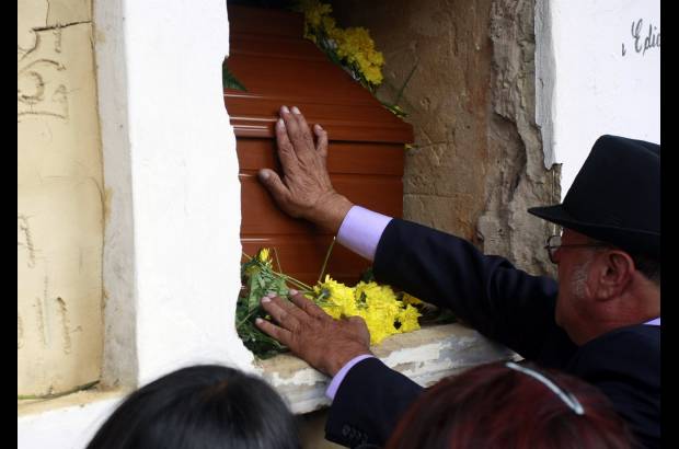 Germ&#225;n Enciso, Colprensa - En la funeraria Capillas de Fe en Bogot&#225; se realizaron las honras f&#250;nebres de este militar, que estuvo en poder de las Farc algo m&#225;s de dos a&#241;os.