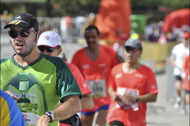 Esteban Jaramillo y Sebasti&#225;n Salazar - M&#225;s de 10 mil competidores se dieron cita en esta hist&#243;rica cita deportiva que se corr&#237;a en las modalidades de 5, 10, 21 y 42 kil&#243;metros.