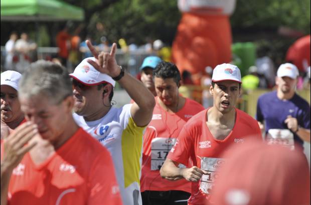 Esteban Jaramillo y Sebasti&#225;n Salazar - M&#225;s de 10 mil competidores se dieron cita en esta hist&#243;rica cita deportiva que se corr&#237;a en las modalidades de 5, 10, 21 y 42 kil&#243;metros.