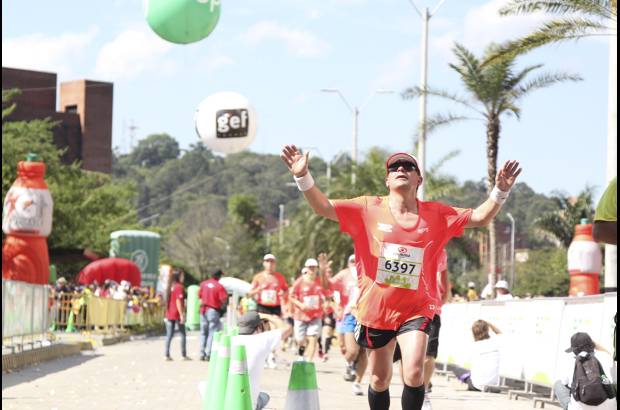 Esteban Jaramillo y Sebasti&#225;n Salazar - M&#225;s de 10 mil competidores se dieron cita en esta hist&#243;rica cita deportiva que se corr&#237;a en las modalidades de 5, 10, 21 y 42 kil&#243;metros.