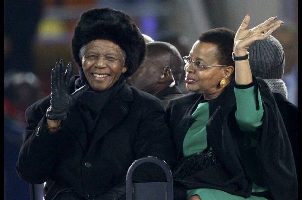 Reuters - Nelson Mandela fue, junto a la m&#250;sica y las tradiciones de Sud&#225;frica, el protagonista absoluto de la ceremonia de clausura del primer Mundial africano de la historia, a la que asistieron entusiasmados cientos de miles de sudafricanos y aficionados al f&#250;tbol.