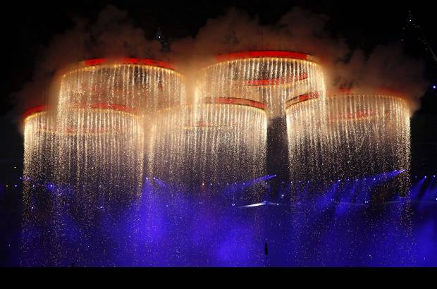 Reuters - La esperada ceremonia inaugural de los Juegos Ol&#237;mpicos comenz&#243; con una gran cuenta atr&#225;s y el sonido de una campana gigante.